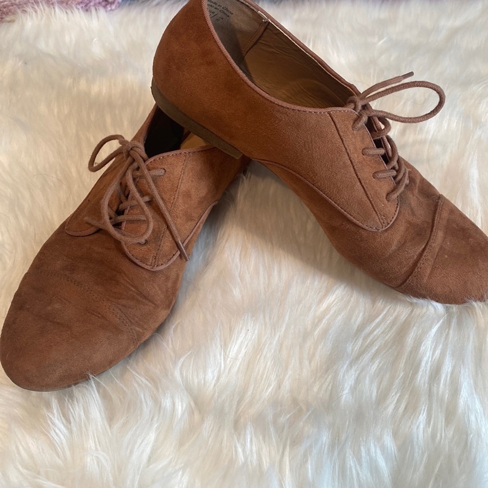 Call it spring Sz 8.5 suede lace up flat soft sole shoes